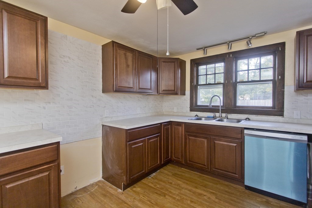 1226 Bay Street Springfield, MA 01109 - Photo 4 of 26 Gallery Image 4