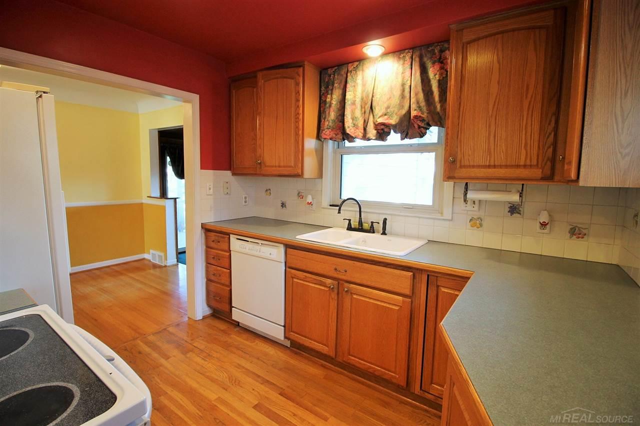 20555 Ridgemont Road Harper Woods, MI 48225 - Photo 10 of 27