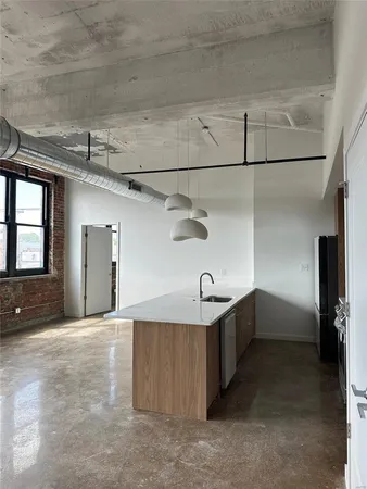 $2,072 | 3041 Locust Street, Unit 202, St. Louis, MO 63103