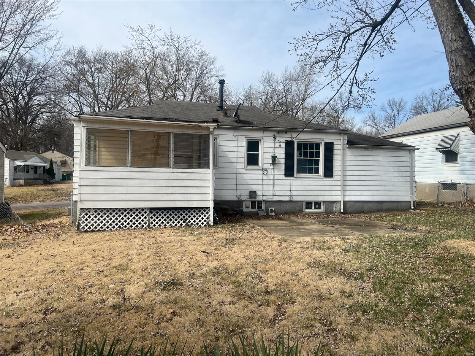 10114 Tappan Drive St. Louis, MO 63137 - Photo 2 of 5