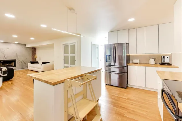 $599,900 | 405 Windham Trail, Carpentersville, IL 60110