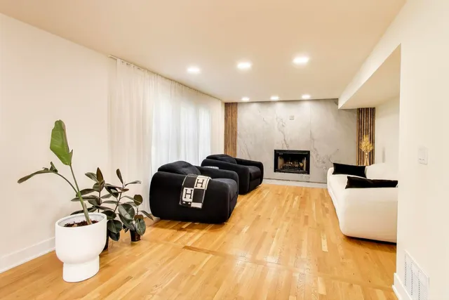 $599,900 | 405 Windham Trail, Carpentersville, IL 60110