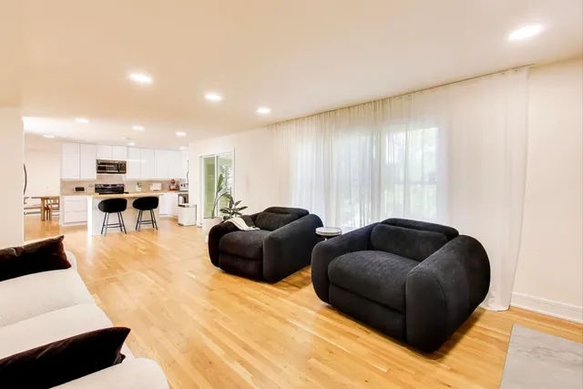 $599,900 | 405 Windham Trail, Carpentersville, IL 60110