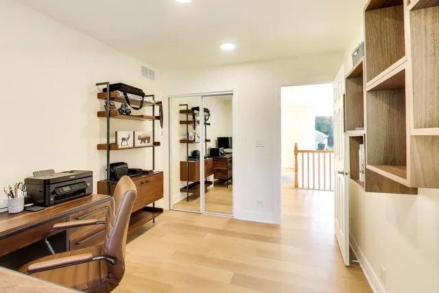 $599,900 | 405 Windham Trail, Carpentersville, IL 60110