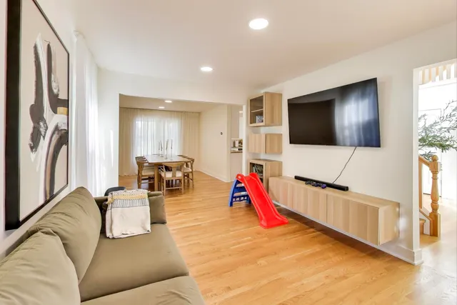 $599,900 | 405 Windham Trail, Carpentersville, IL 60110