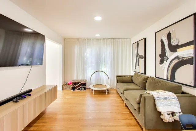 $599,900 | 405 Windham Trail, Carpentersville, IL 60110