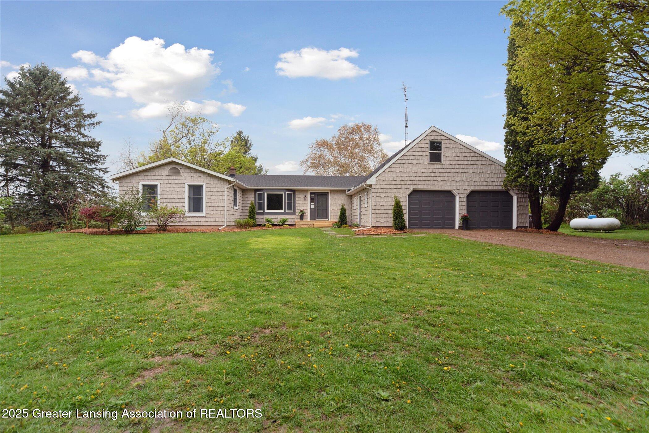 13707 Oneida Road Grand Ledge, MI 48837 - Photo 3 of 57 03-13707-Oneida-Rd-Grand-Ledge-MI-48837-
