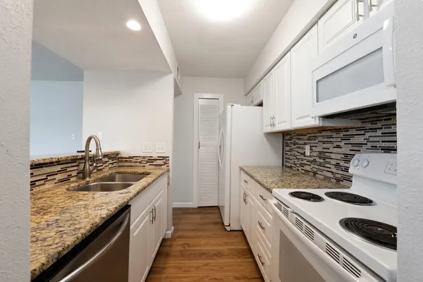 $119,900 | 260 El Dorado Boulevard, Unit 3101, Houston, TX 77598