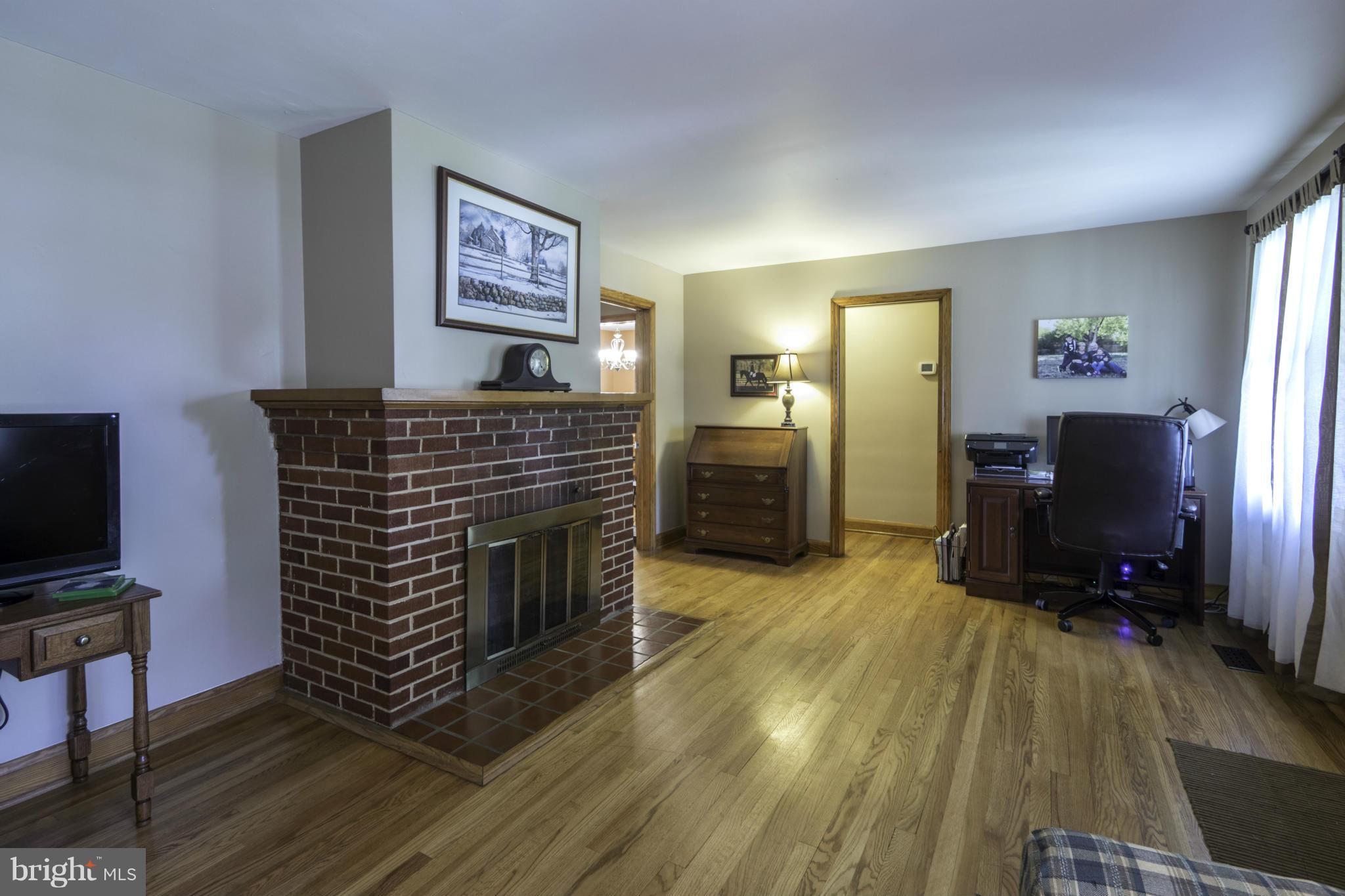 601 East Maple Road Linthicum, MD 21090 - Photo 21 of 30 Living Room