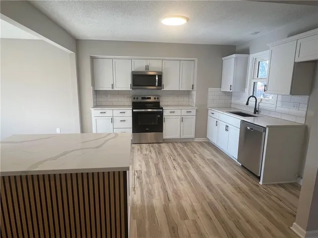 $335,000 | 8702 Linda Lane, Pleasant Valley, MO 64068