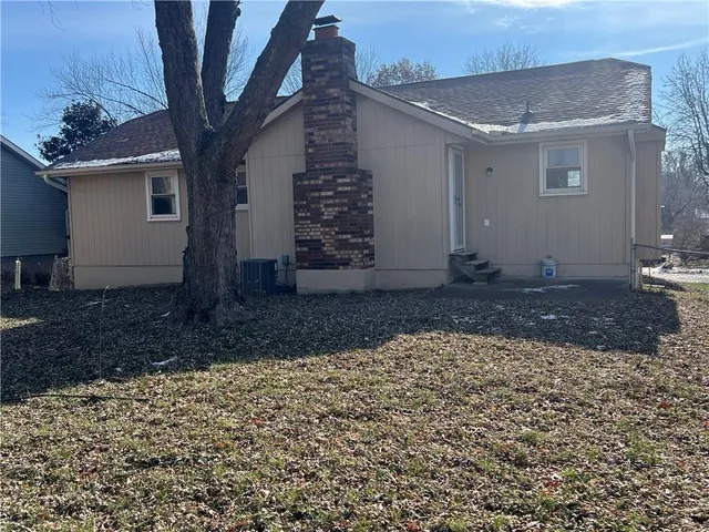 $335,000 | 8702 Linda Lane, Pleasant Valley, MO 64068