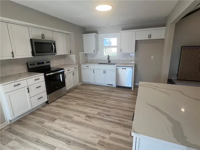 $335,000 | 8702 Linda Lane, Pleasant Valley, MO 64068