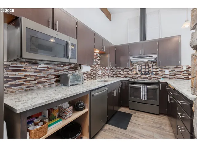 $570,000 | 3304 Northwest Oceania Drive, Waldport, OR 97394