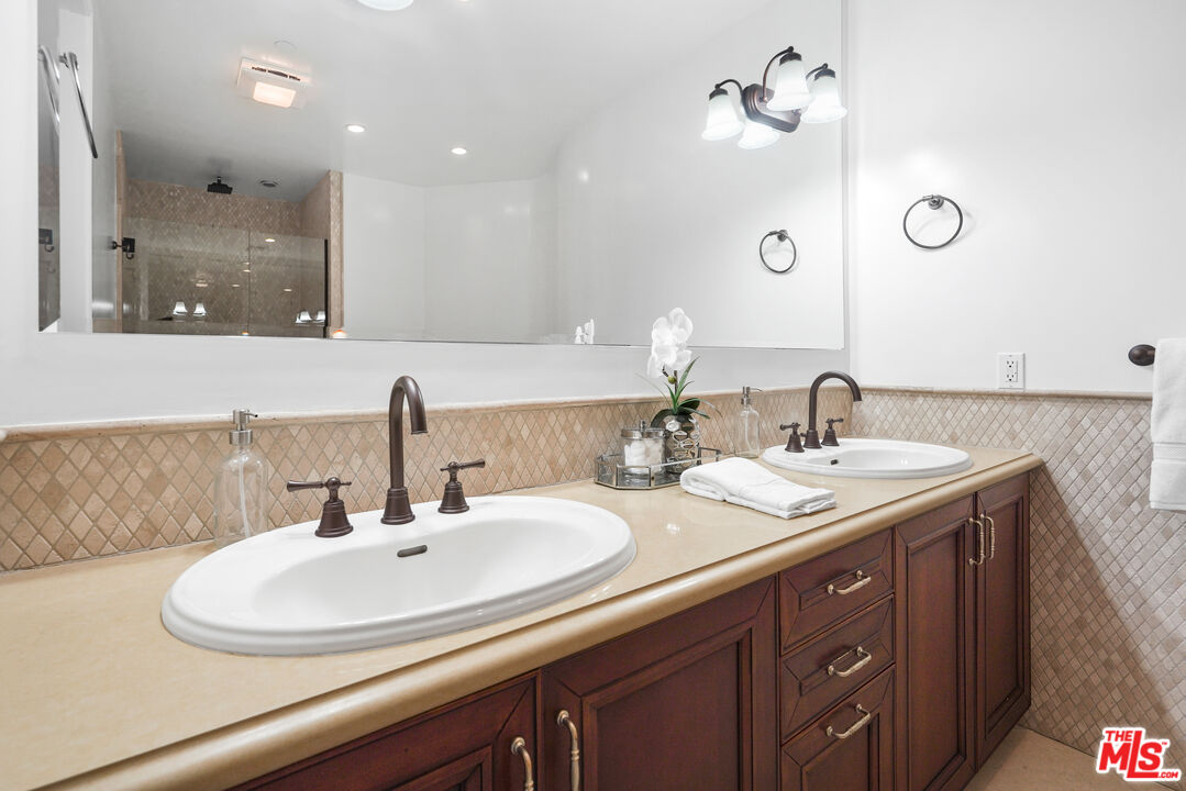 420 South Hamel Road, Unit PH1 Los Angeles, CA 90048 - Photo 25 of 30