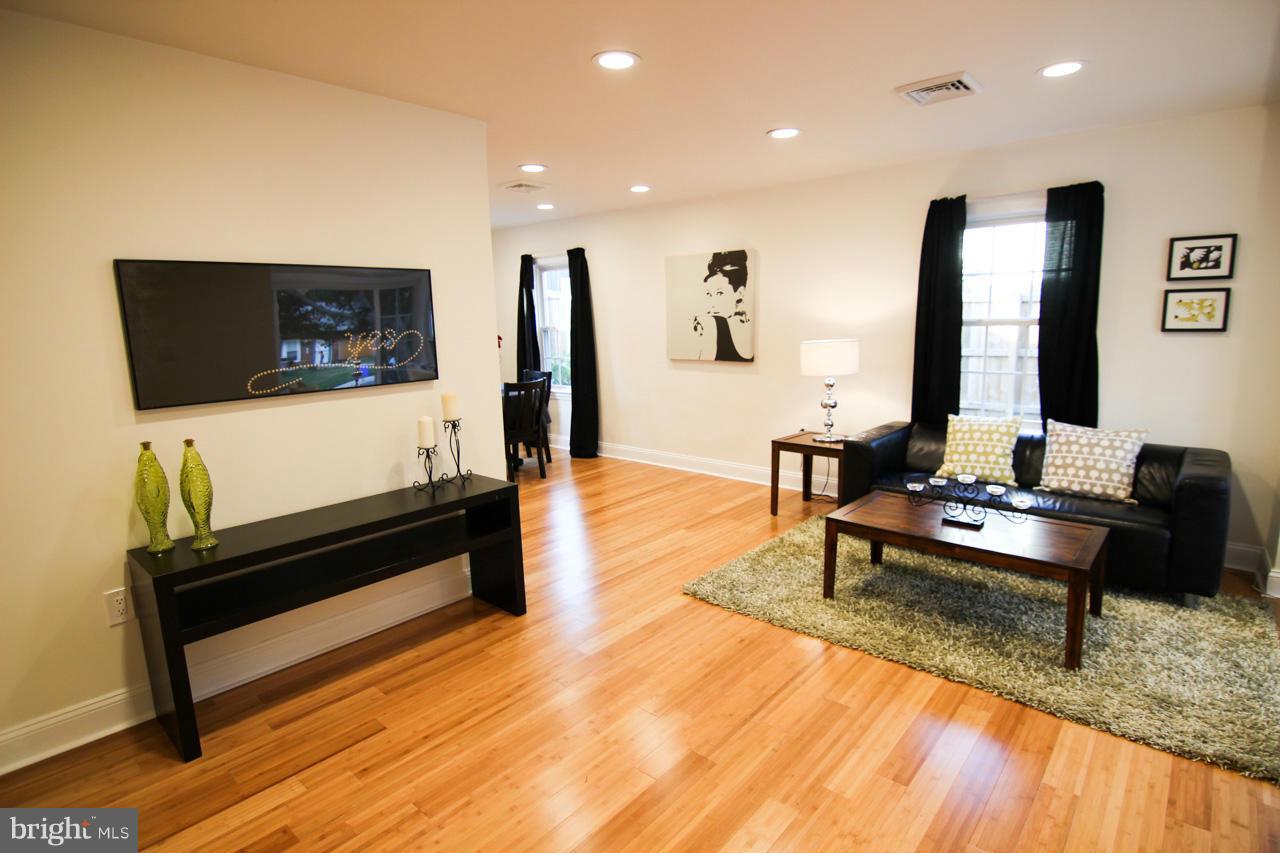 317 Ladson Road Silver Spring, MD 20901 - Photo 2 of 30 Living Room