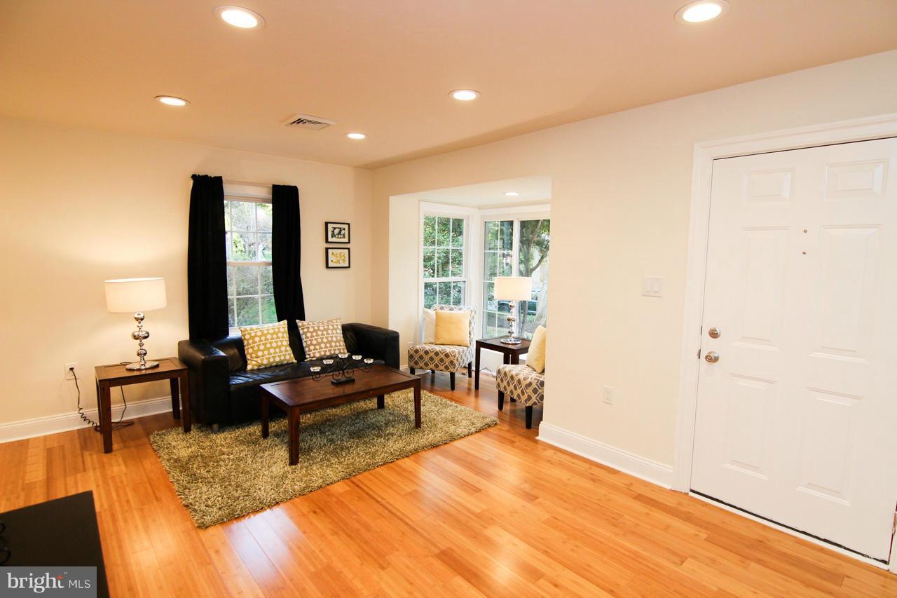 317 Ladson Road Silver Spring, MD 20901 - Photo 3 of 30 Living Room