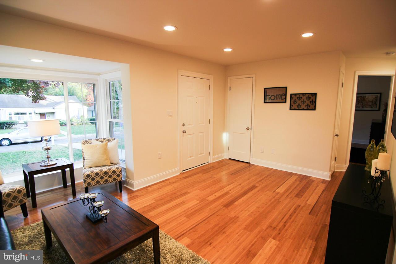 317 Ladson Road Silver Spring, MD 20901 - Photo 5 of 30 Living Room