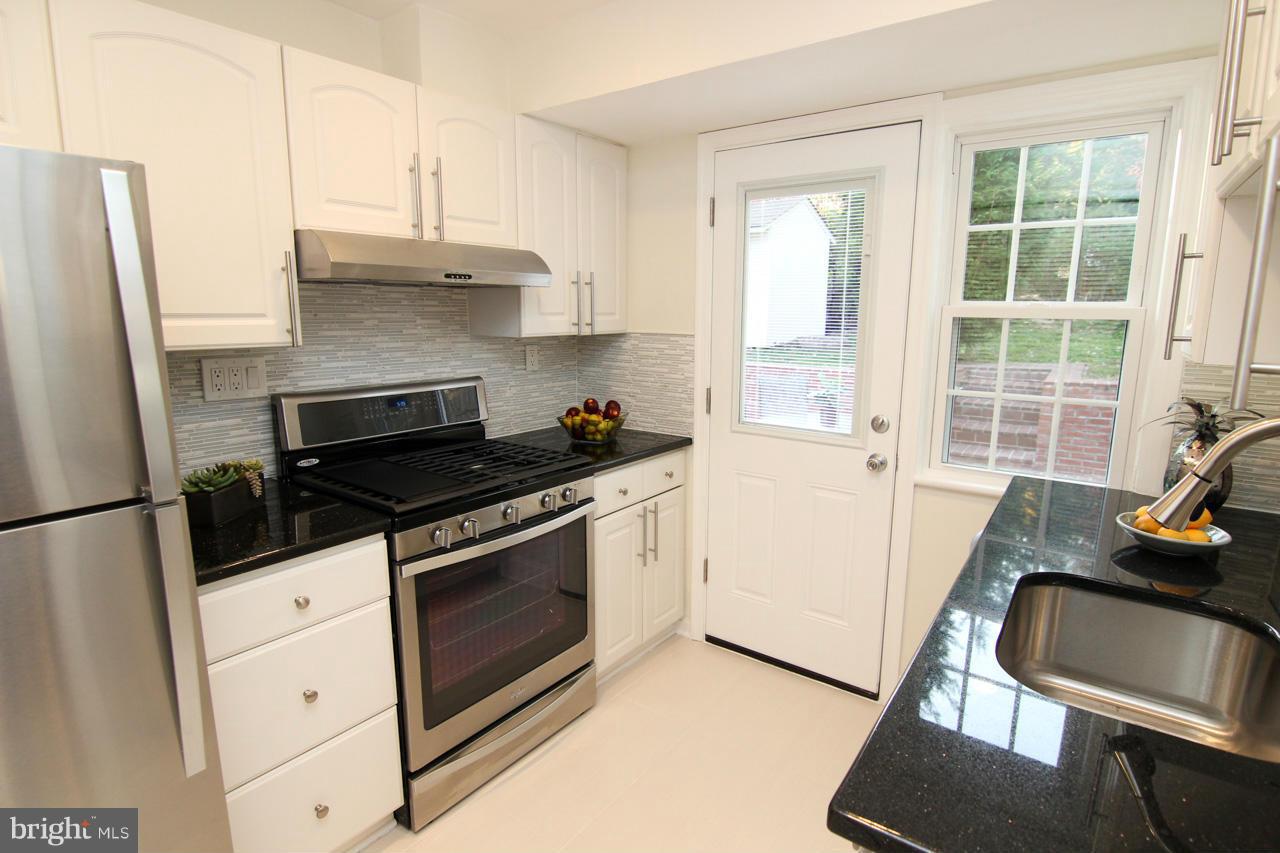 317 Ladson Road Silver Spring, MD 20901 - Photo 8 of 30 Kitchen