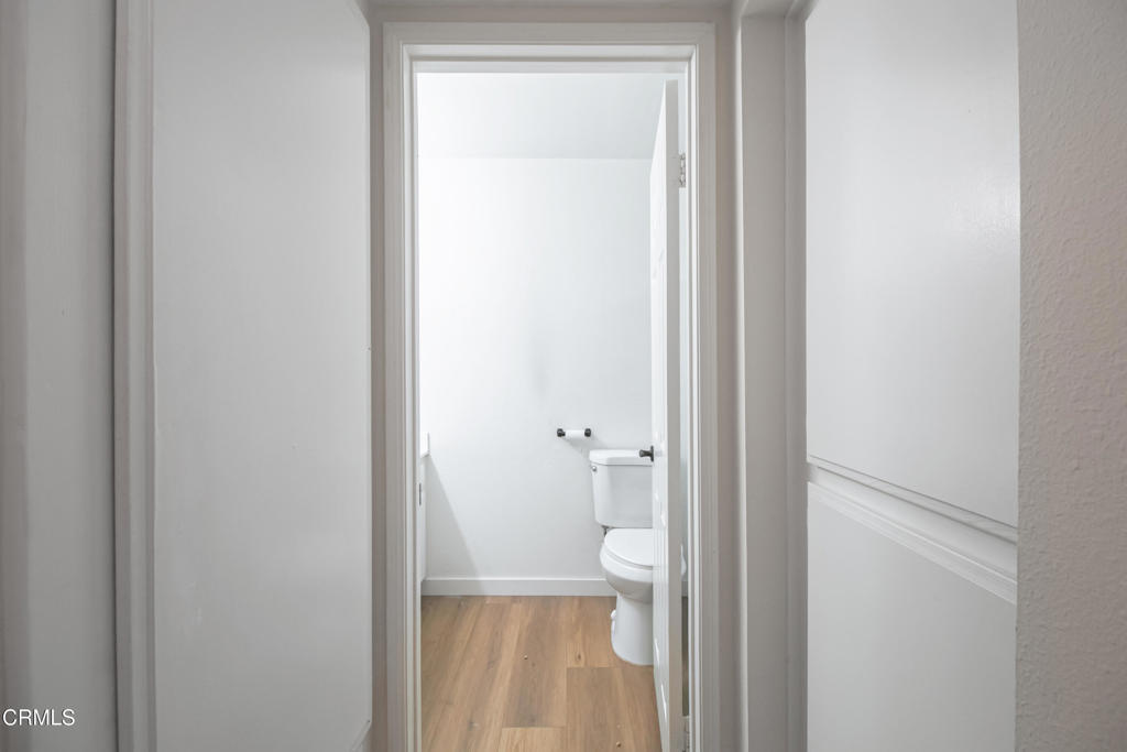 1169 Rosedale Avenue, Unit 208 Glendale, CA 91201 - Photo 8 of 20 a bathroom with a toilet