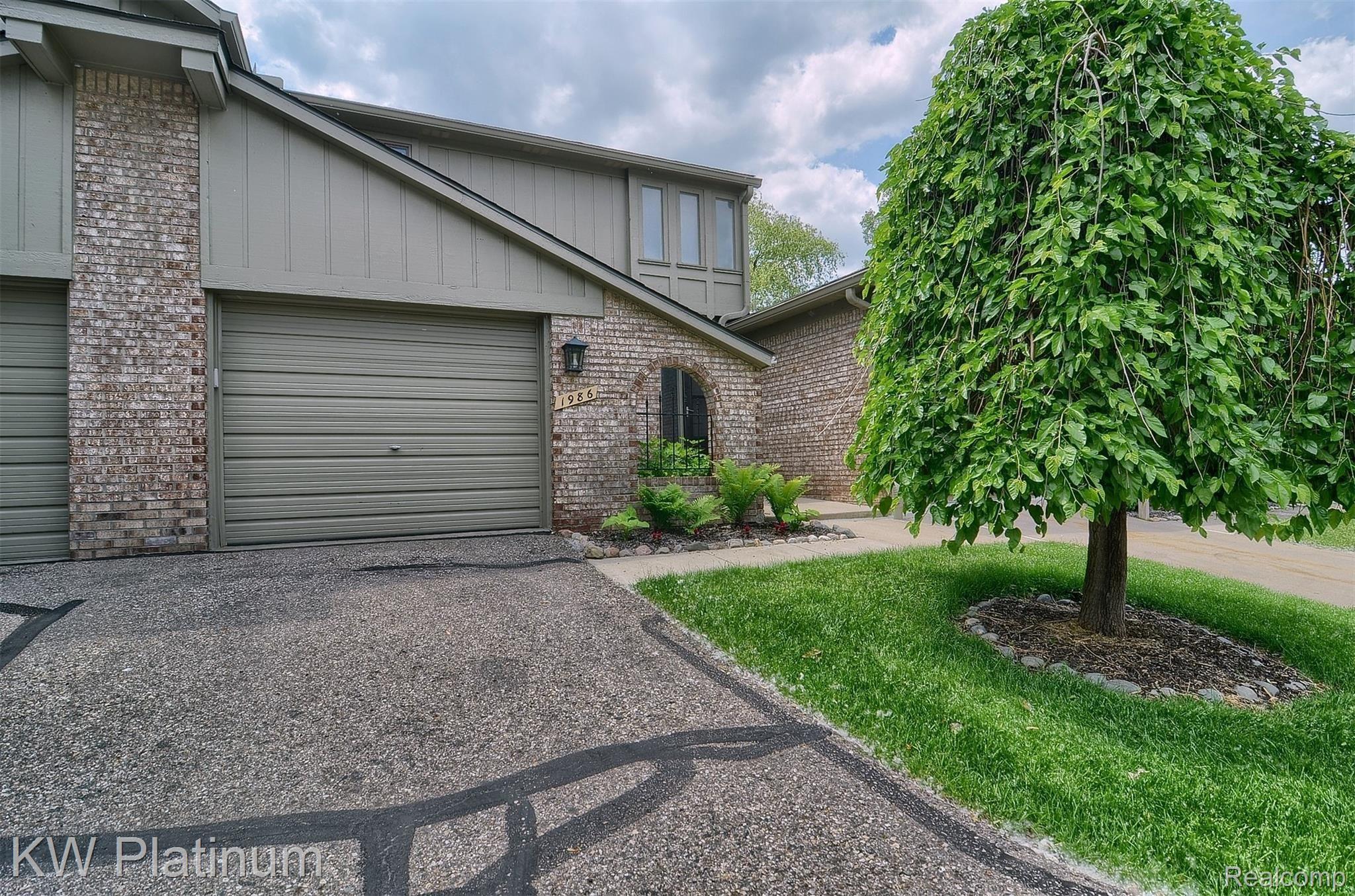 1986 Pondview Court Rochester, MI 48309 - Photo 35 of 37 33-Garage.jpg