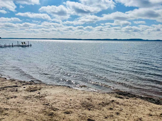 $225,000 | W6070 North Bay Circle, Shawano, WI 54166