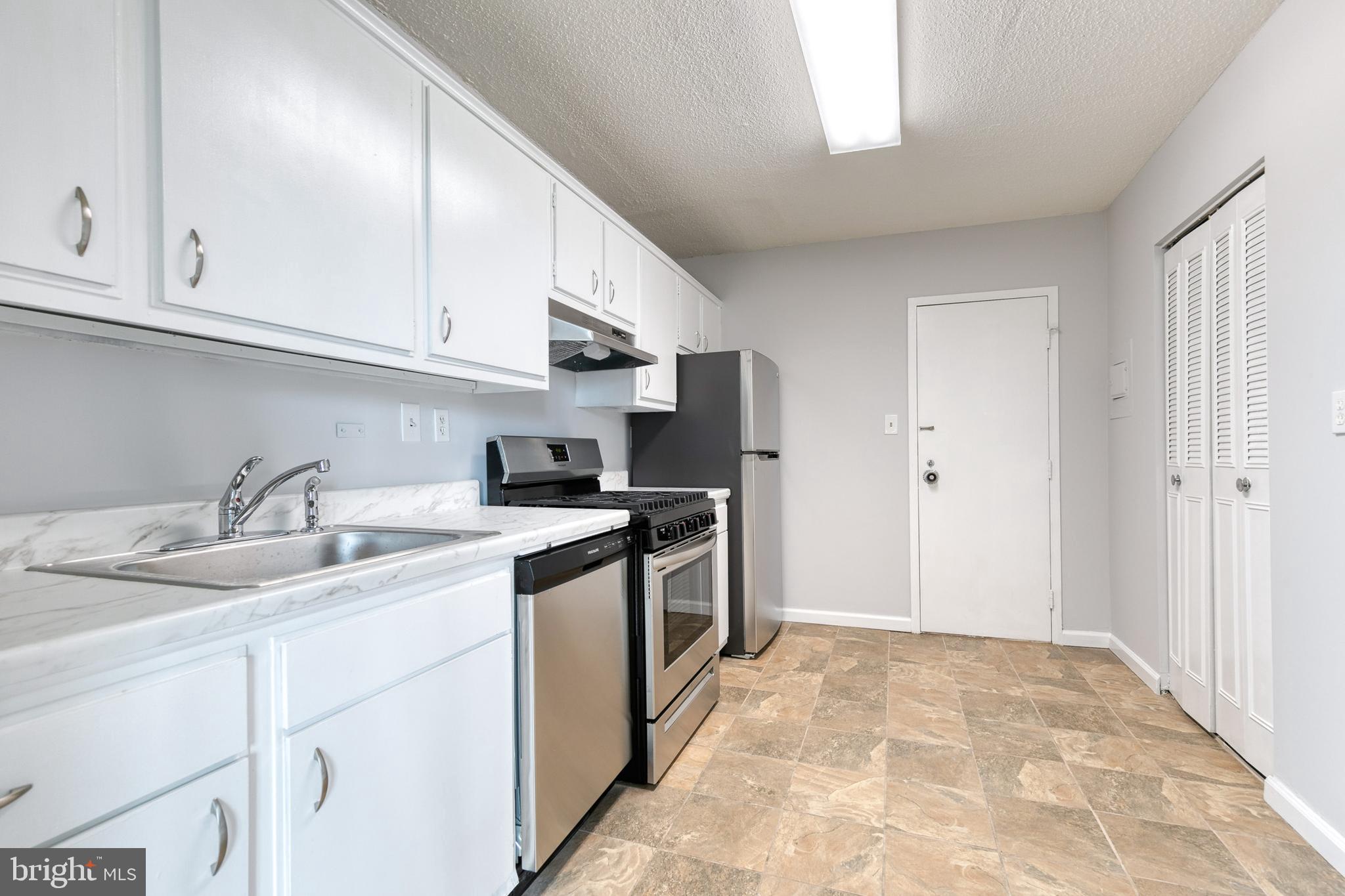 4401 Roland Avenue, Unit 408 Baltimore, MD 21210 - Photo 12 of 33 Updated Kitchen with All New Appliances