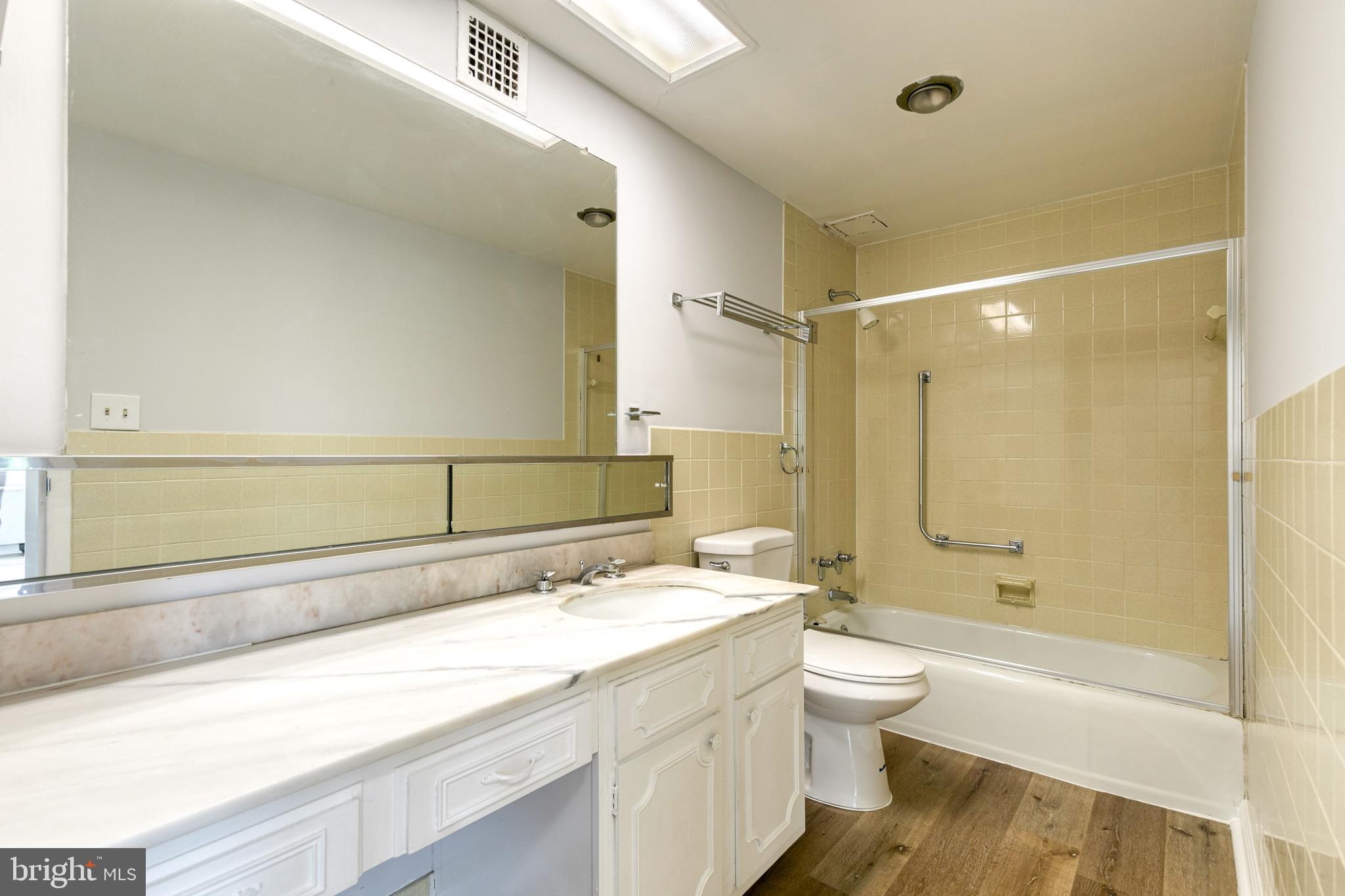4401 Roland Avenue, Unit 408 Baltimore, MD 21210 - Photo 20 of 33 Bathroom