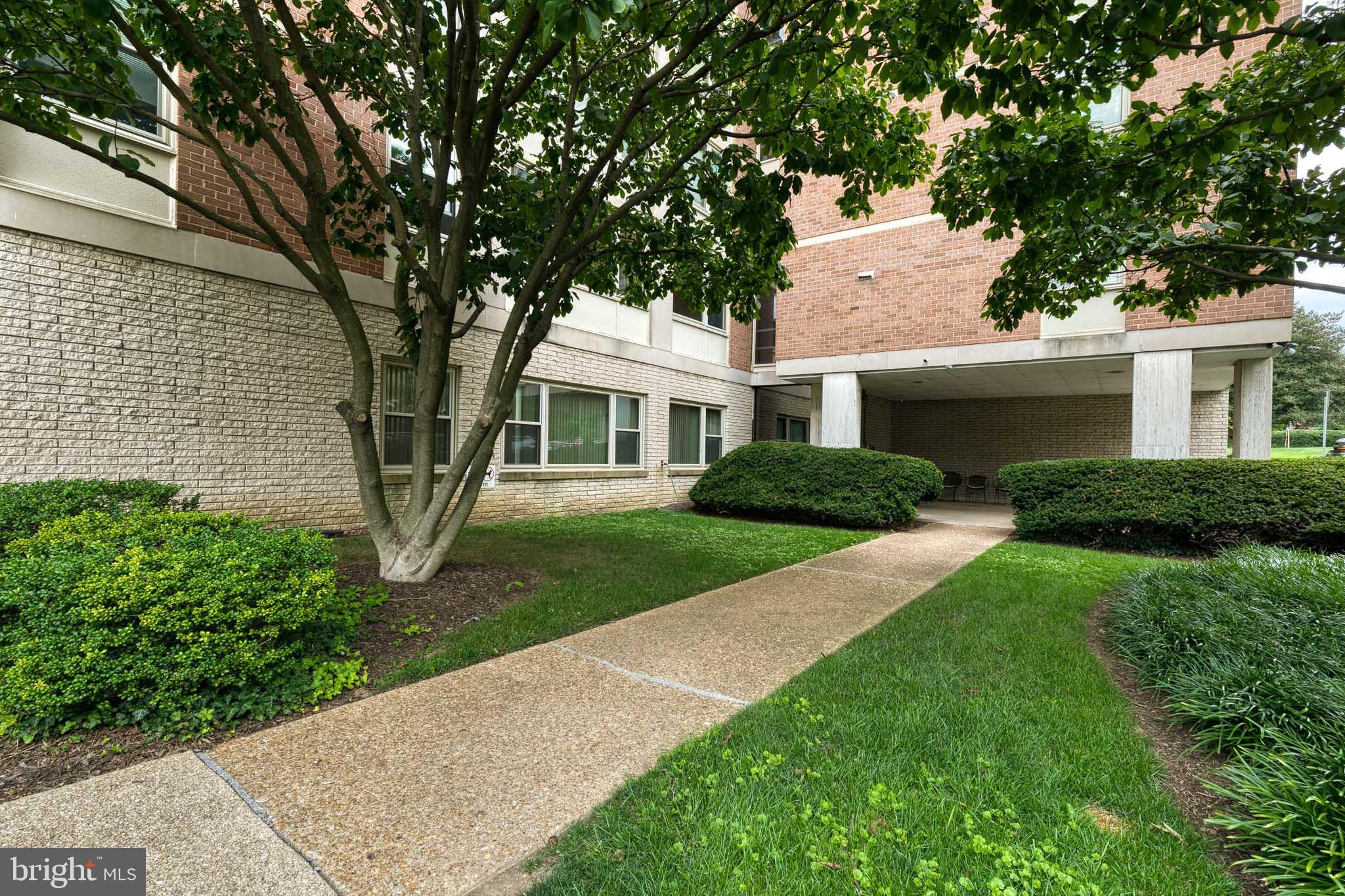 4401 Roland Avenue, Unit 408 Baltimore, MD 21210 - Photo 27 of 33 Garden Area