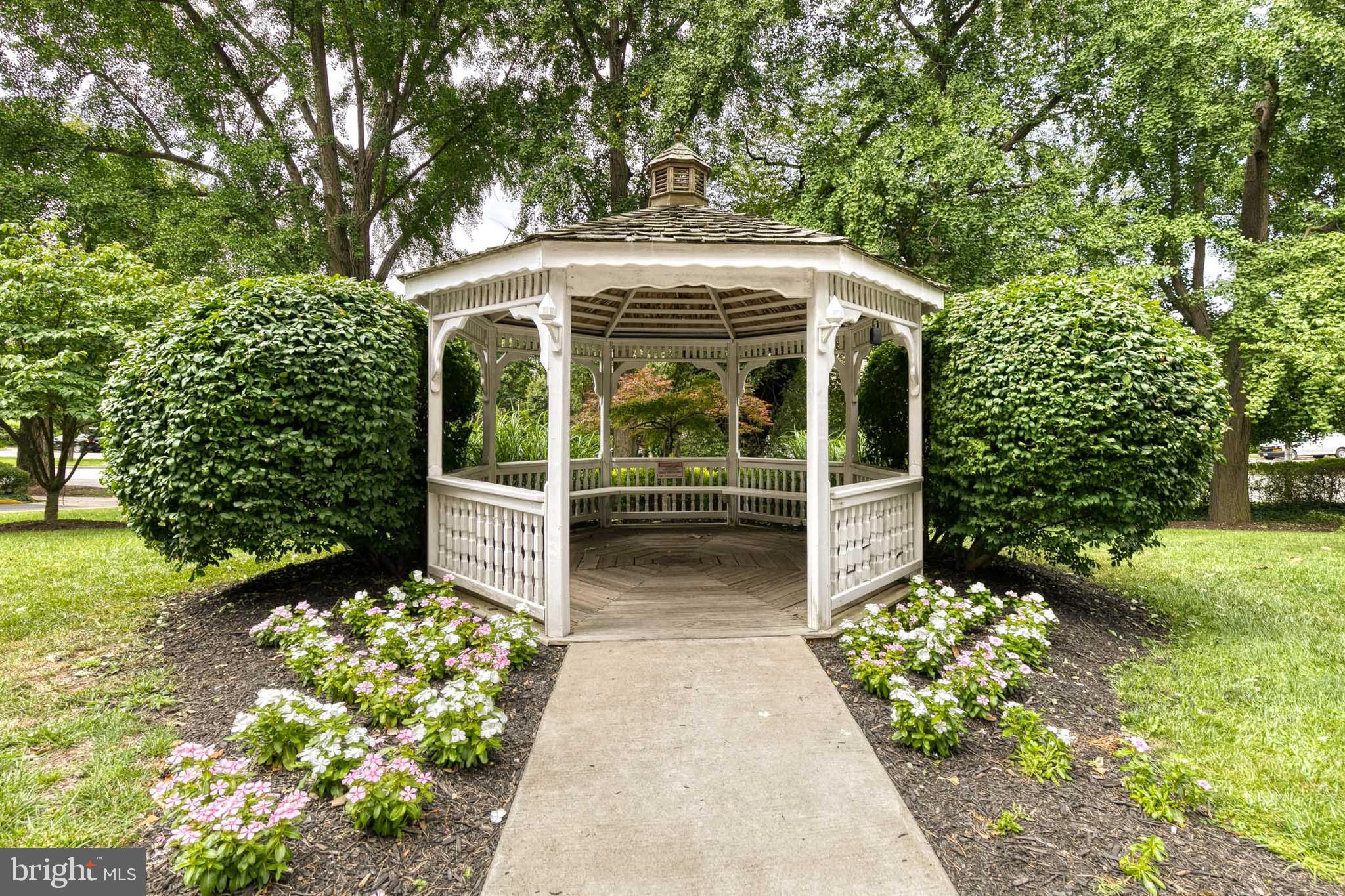4401 Roland Avenue, Unit 408 Baltimore, MD 21210 - Photo 28 of 33 Gazebo