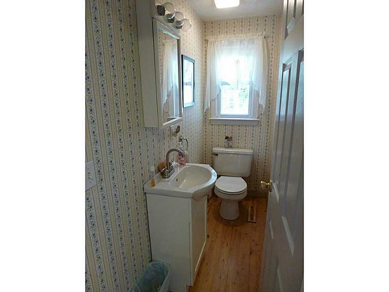 33 Clear View Drive Cranston, RI 02921 - Photo 12 of 22 Bathroom.