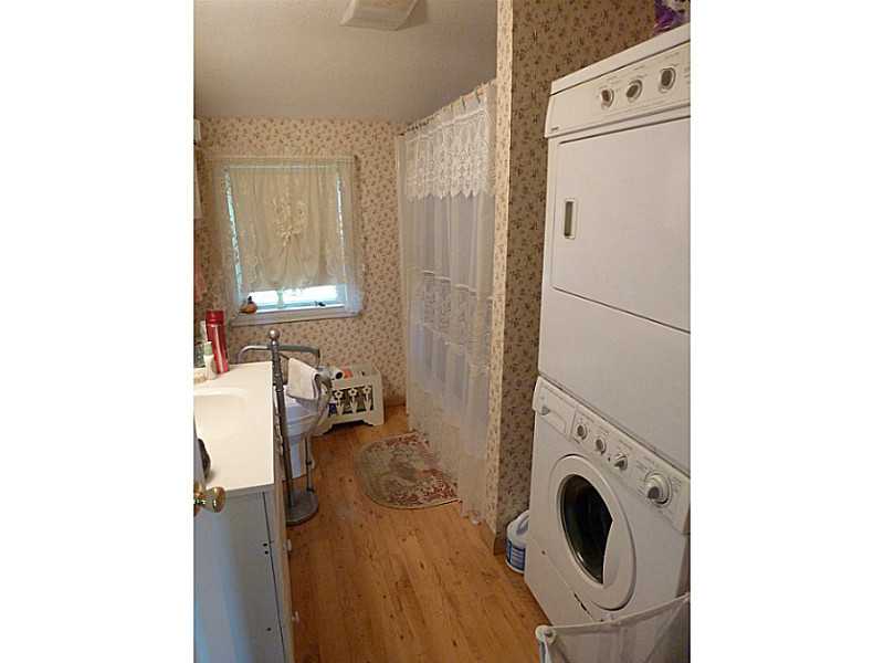 33 Clear View Drive Cranston, RI 02921 - Photo 17 of 22 Bathroom.