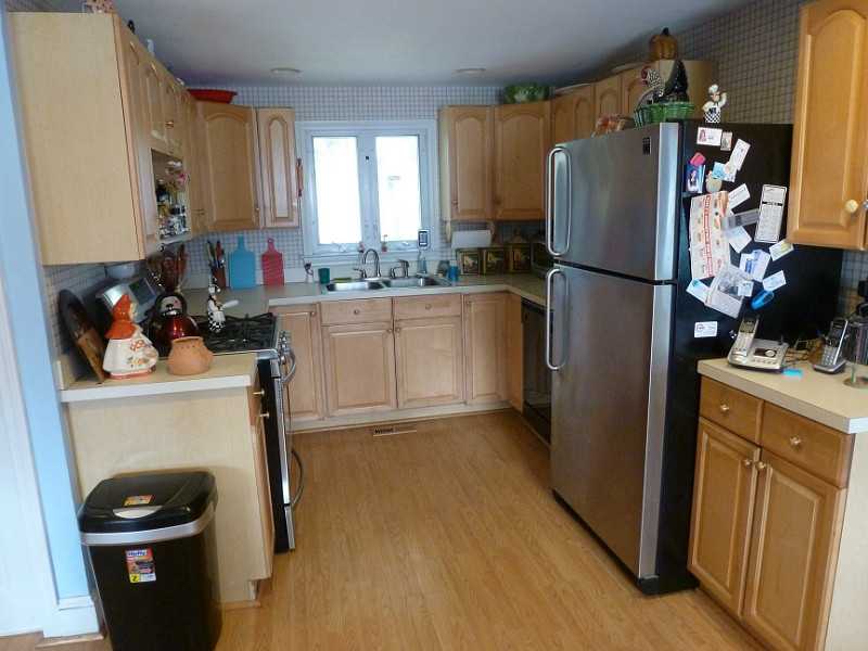 33 Clear View Drive Cranston, RI 02921 - Photo 9 of 22 Kitchen.