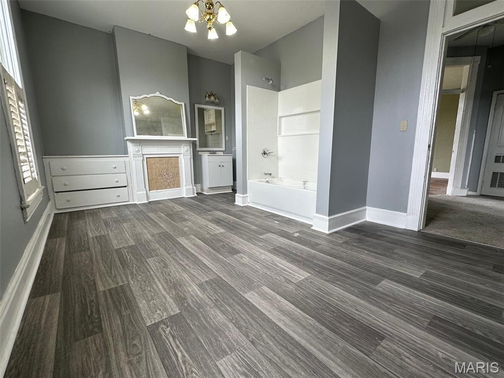 821 Alby Street Alton, IL 62002 - Photo 2 of 11