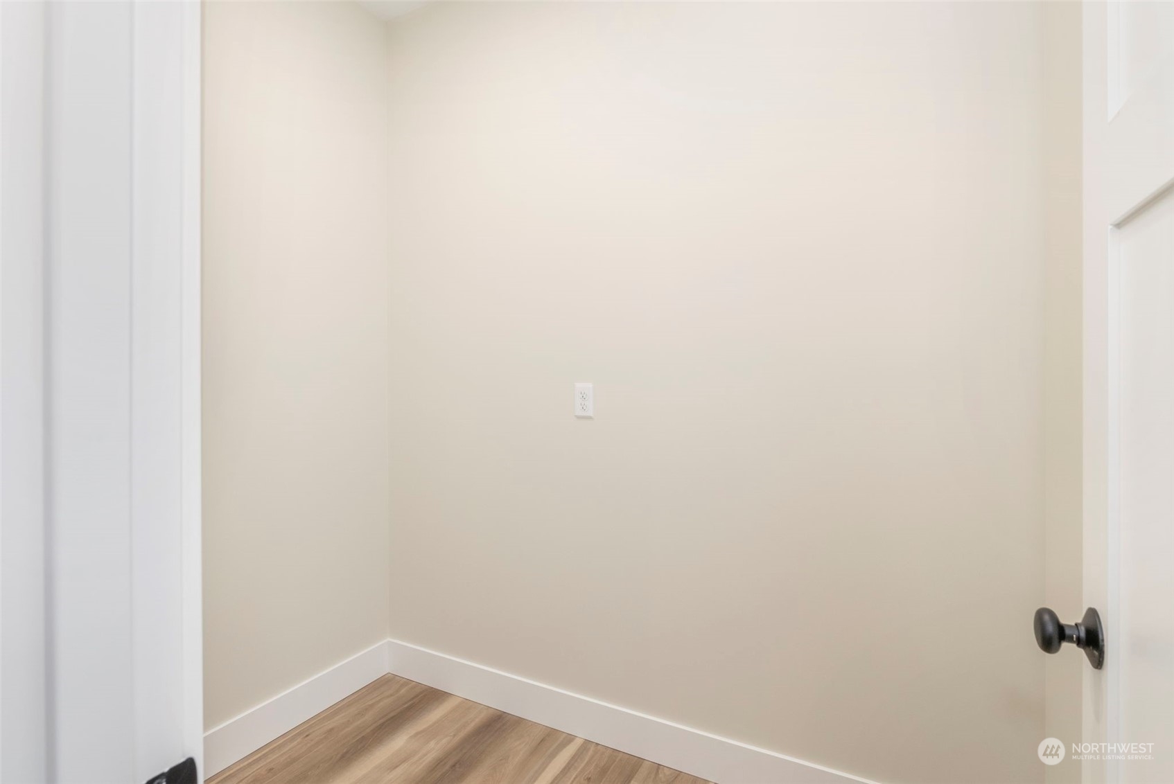 22086 Dewberry Road Northeast Indianola, WA 98342 - Photo 16 of 40 a view of a small space