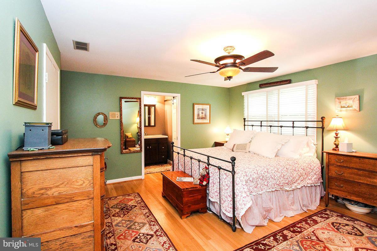 1323 Deep Run Lane Reston, VA 20190 - Photo 17 of 30 Master Suite