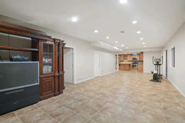 $5,900 | 6569 Whispering Woods Drive, West Bloomfield, MI 48322