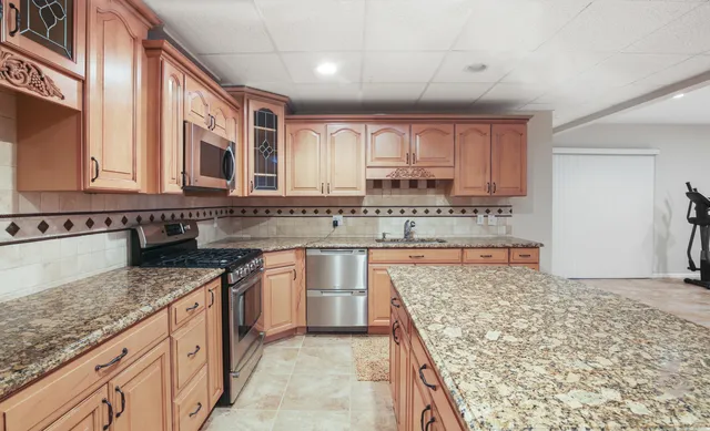 $5,900 | 6569 Whispering Woods Drive, West Bloomfield, MI 48322