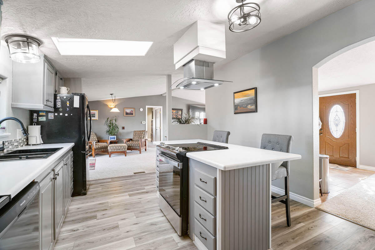 8242 Southwest Sand Ridge Road Terrebonne, OR 97760 - Photo 15 of 50 21-Kitchen