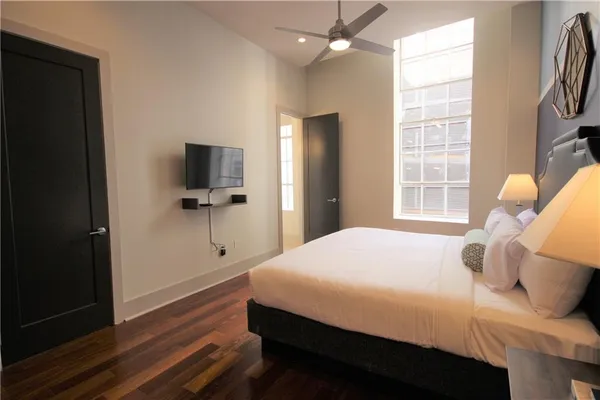 $2,950 | 820 Union Street, Unit 202, New Orleans, LA 70112