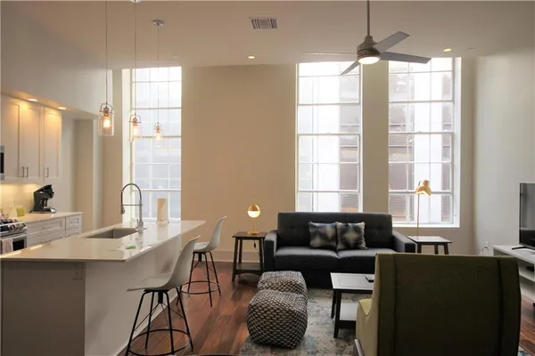 $2,950 | 820 Union Street, Unit 202, New Orleans, LA 70112