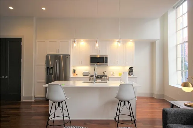 $2,950 | 820 Union Street, Unit 202, New Orleans, LA 70112