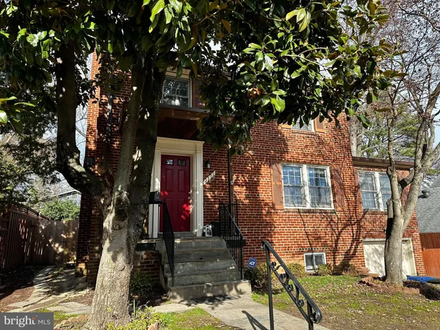 $4,400 | 2701 13th Street South, Arlington, VA 22204