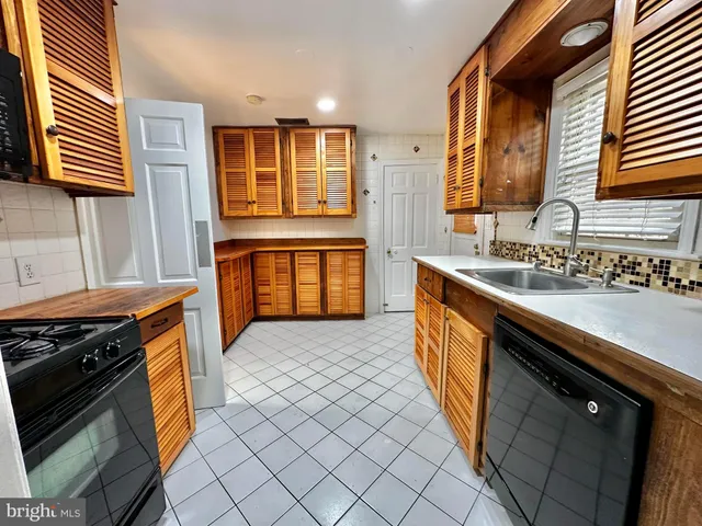 $4,400 | 2701 13th Street South, Arlington, VA 22204