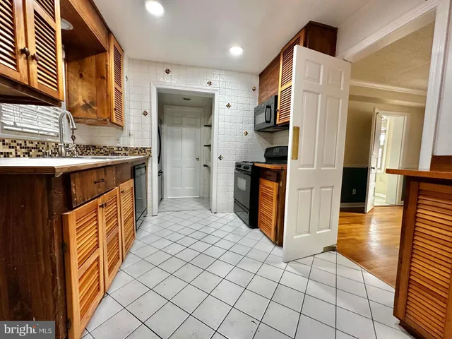 $4,400 | 2701 13th Street South, Arlington, VA 22204