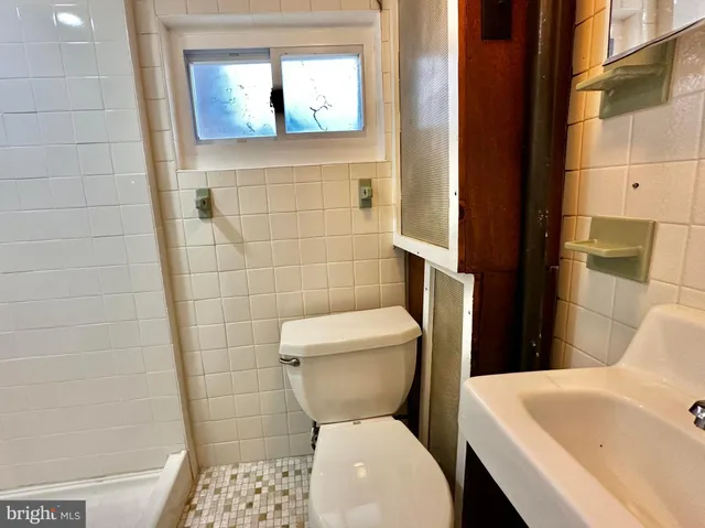 $4,400 | 2701 13th Street South, Arlington, VA 22204