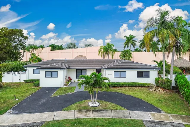 $1,600,000 | 10870 Southwest 106th Avenue, Miami, FL 33176