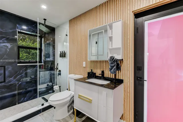 $1,600,000 | 10870 Southwest 106th Avenue, Miami, FL 33176