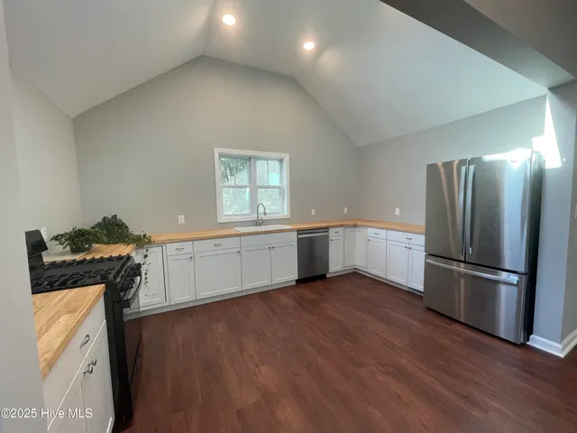 $3,200,000 | 1000 Lakebay Road, Vass, NC 28394