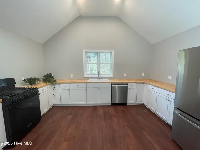 $3,200,000 | 1000 Lakebay Road, Vass, NC 28394