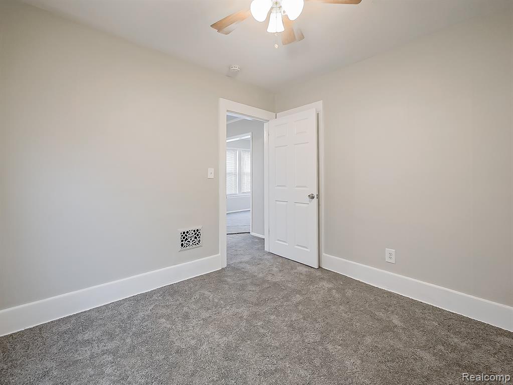 245 South Edith Street Pontiac, MI 48342 - Photo 13 of 30